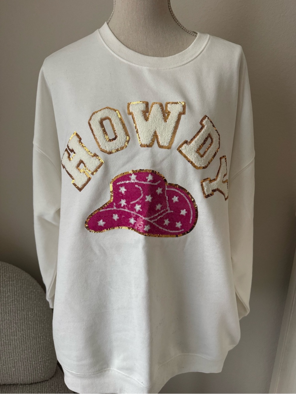 Women’s White 'Howdy' Sweatshirt with Pink Cowboy Hat